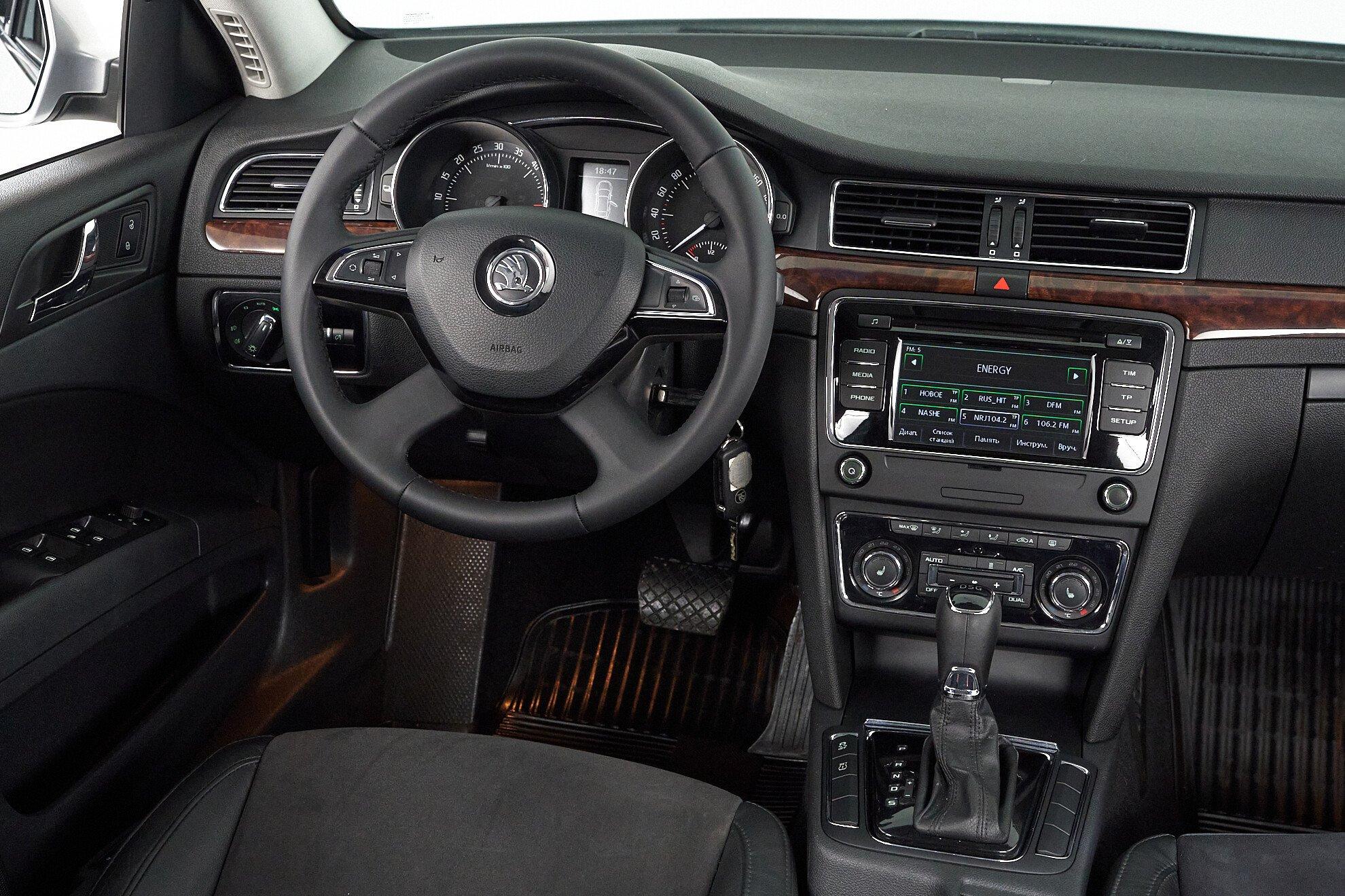 Skoda Superb 2013, серебряный