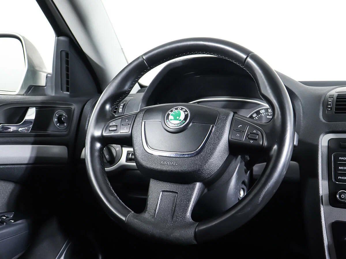 Skoda Octavia 2012, серебряный