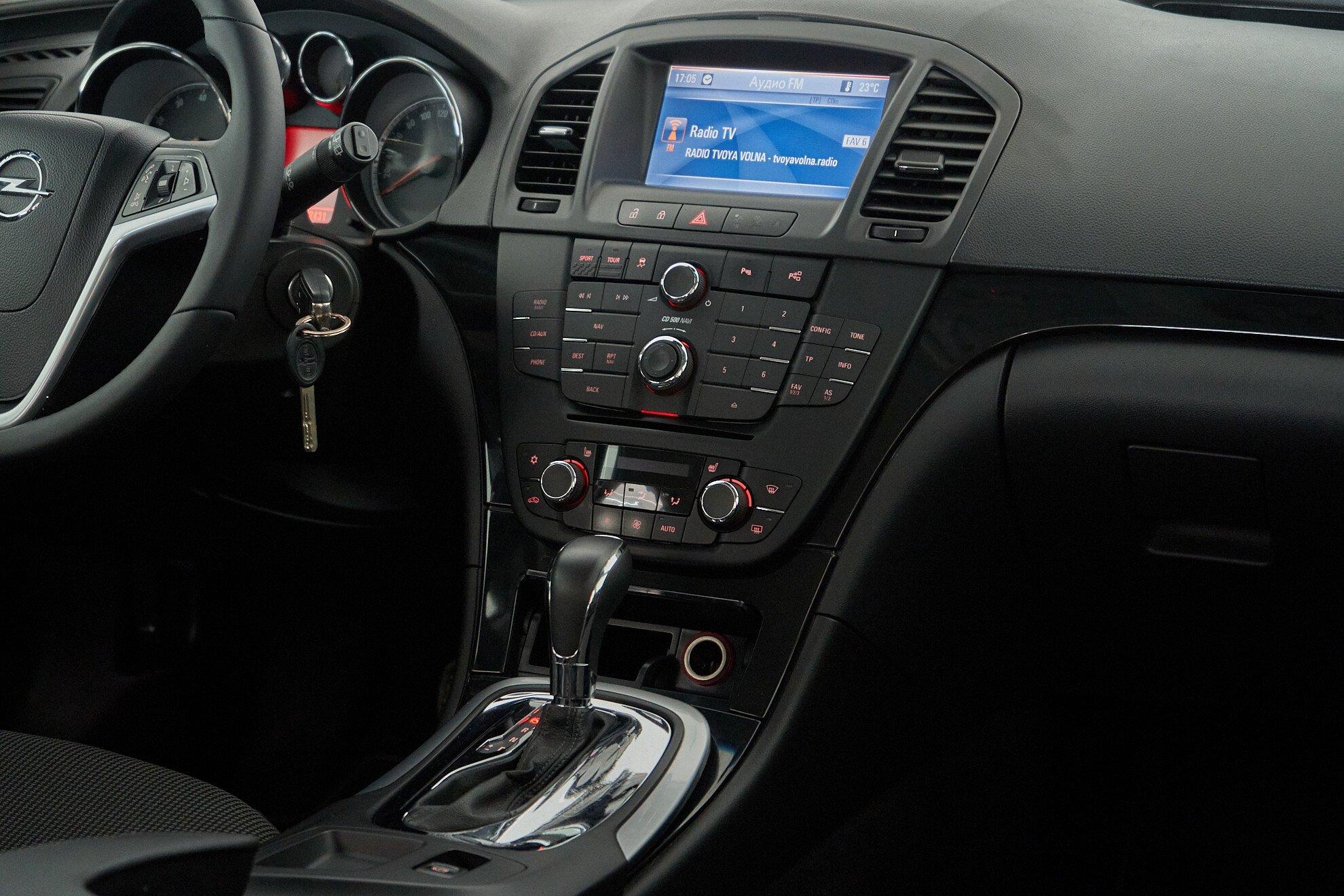 Opel Insignia 2010, черный
