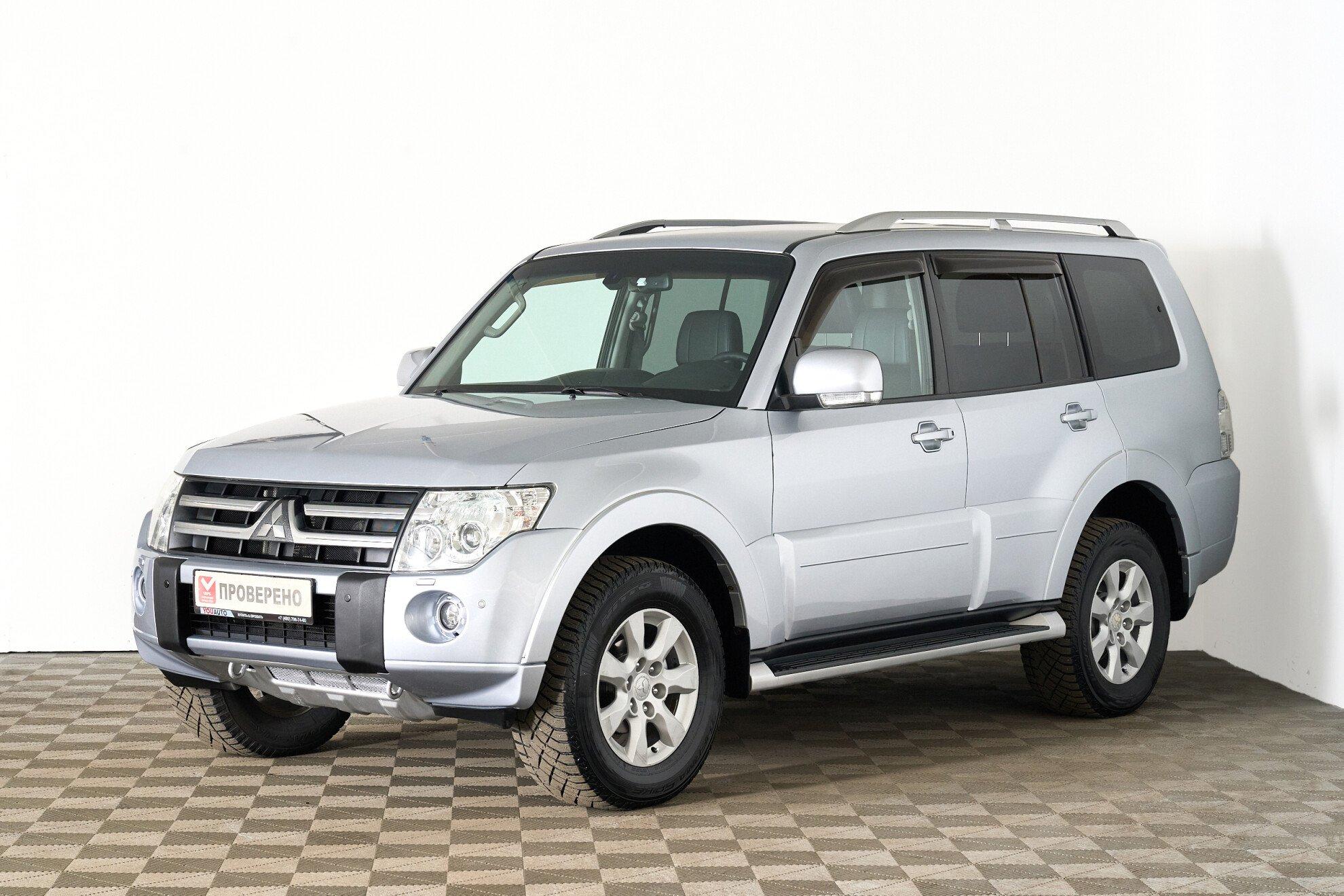 Mitsubishi Pajero 2010, серебряный