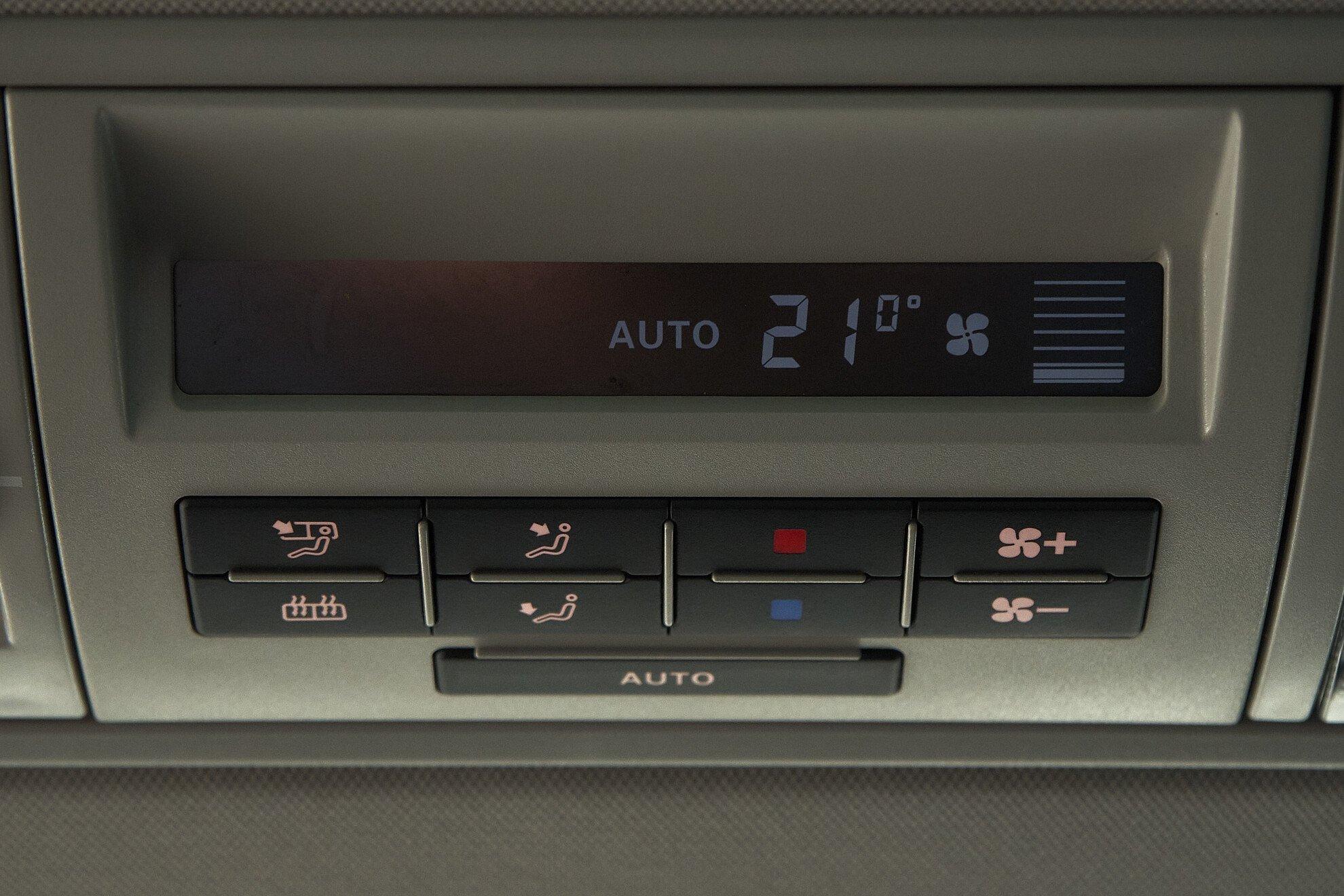 Volkswagen Multivan 2013, серебряный