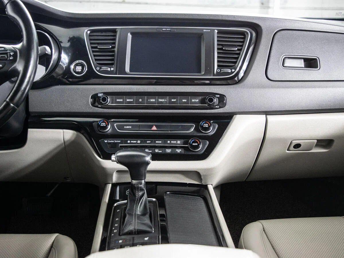Kia Carnival 2015, черный