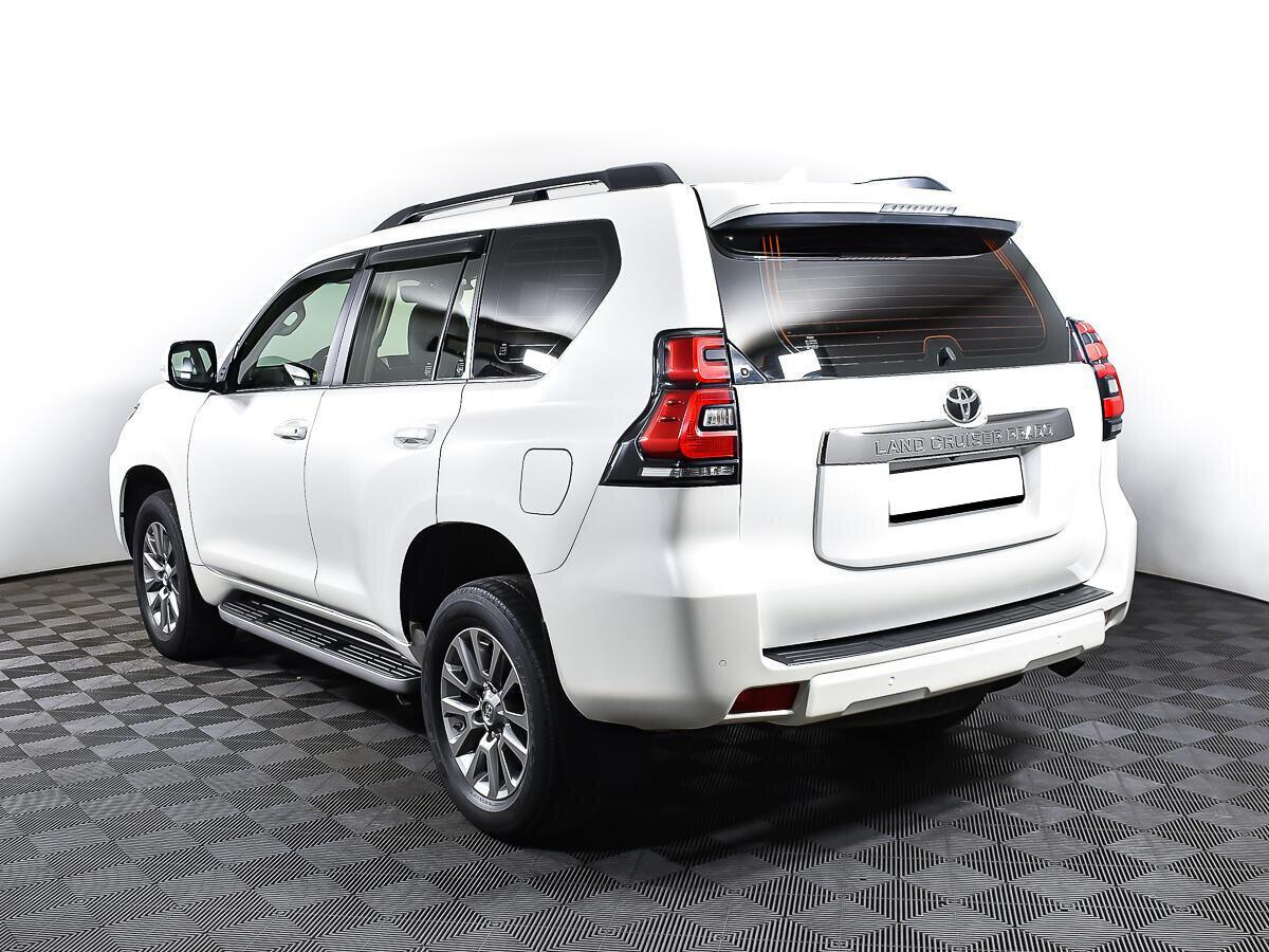 Toyota Land Cruiser Prado 2017, белый