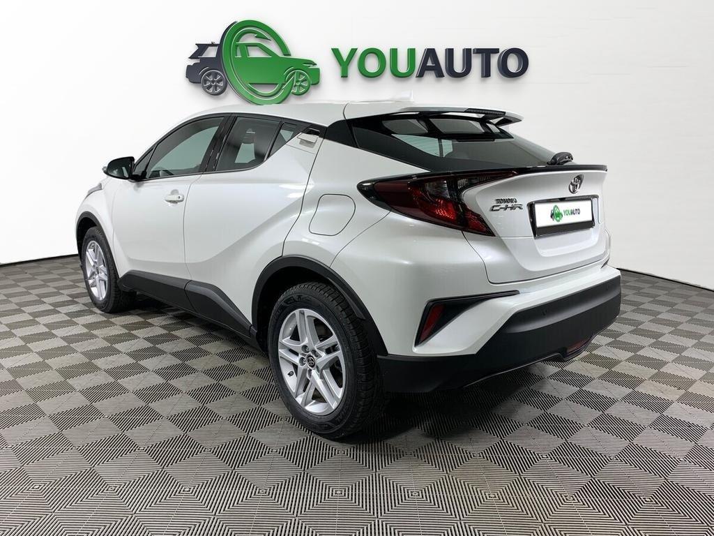 Toyota C-HR 2021, белый