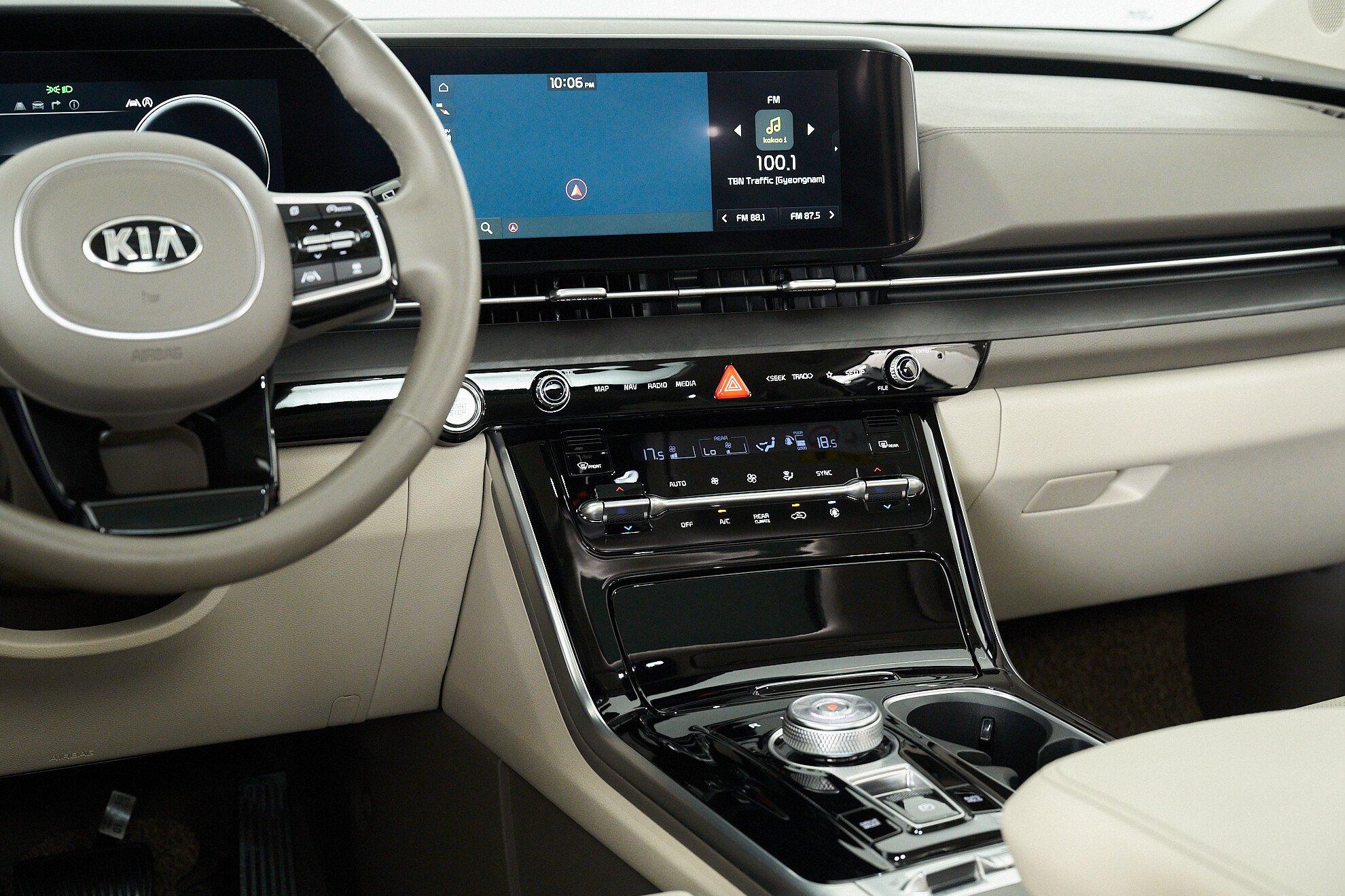 Kia Carnival 2023, белый