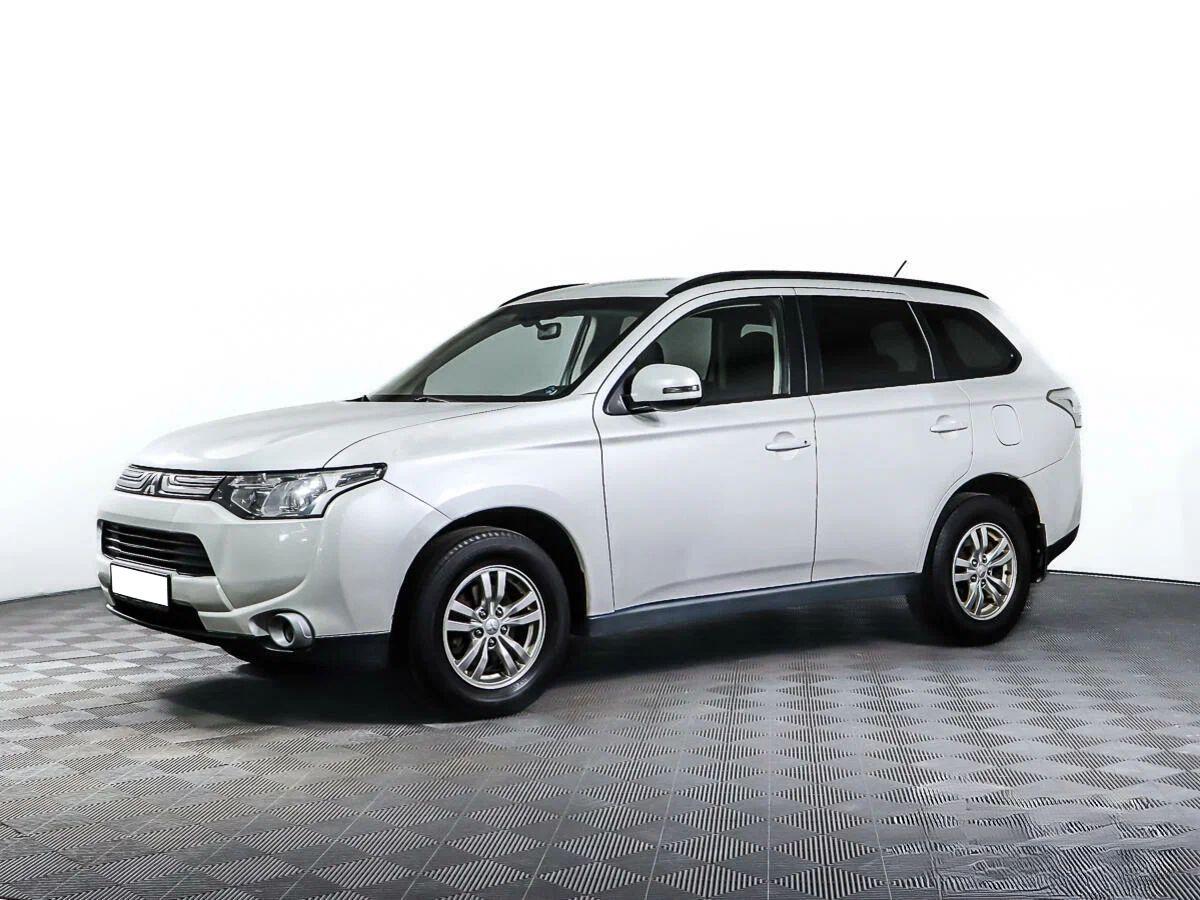 Mitsubishi Outlander 2013, белый