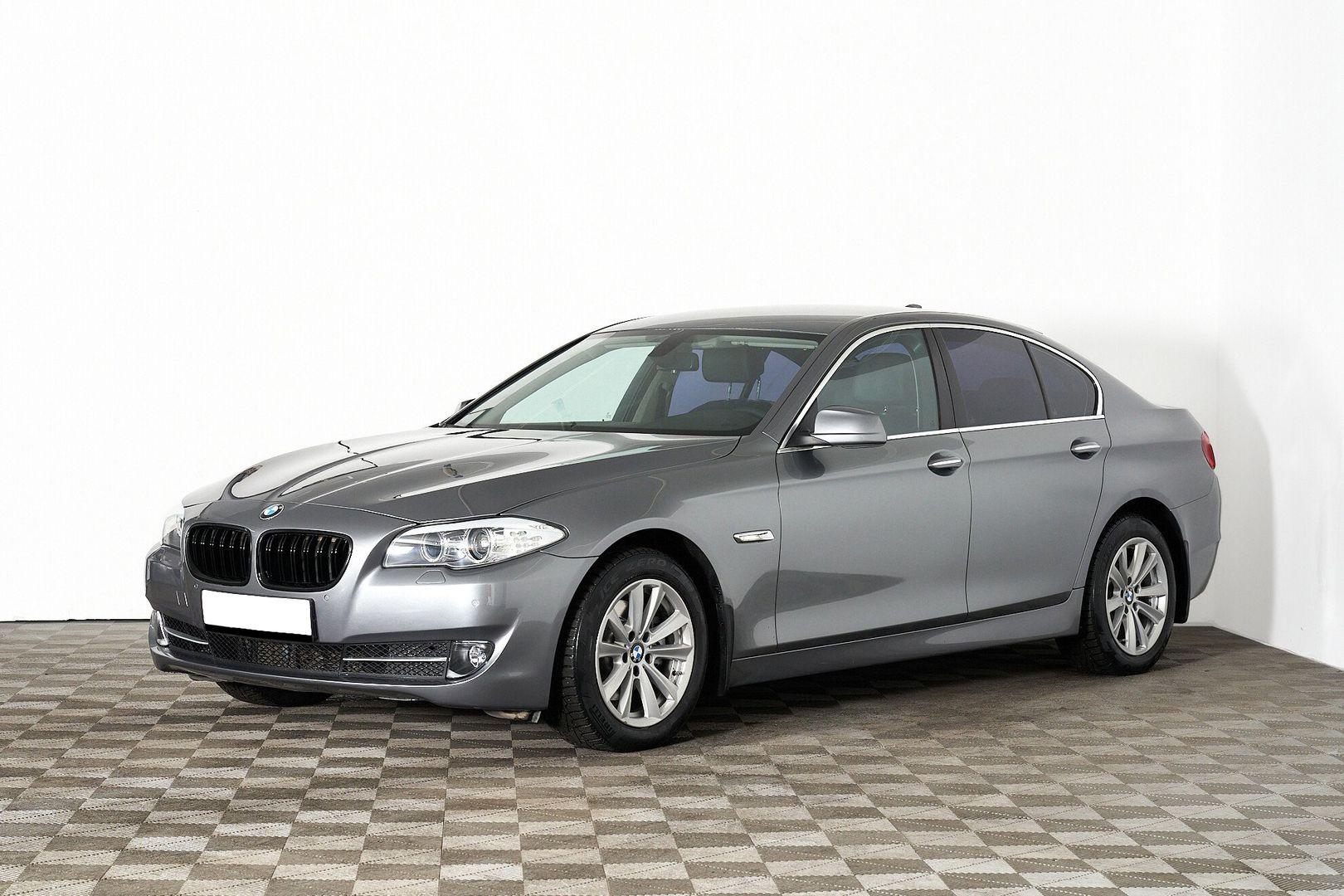 BMW 5 серии 2016, серый