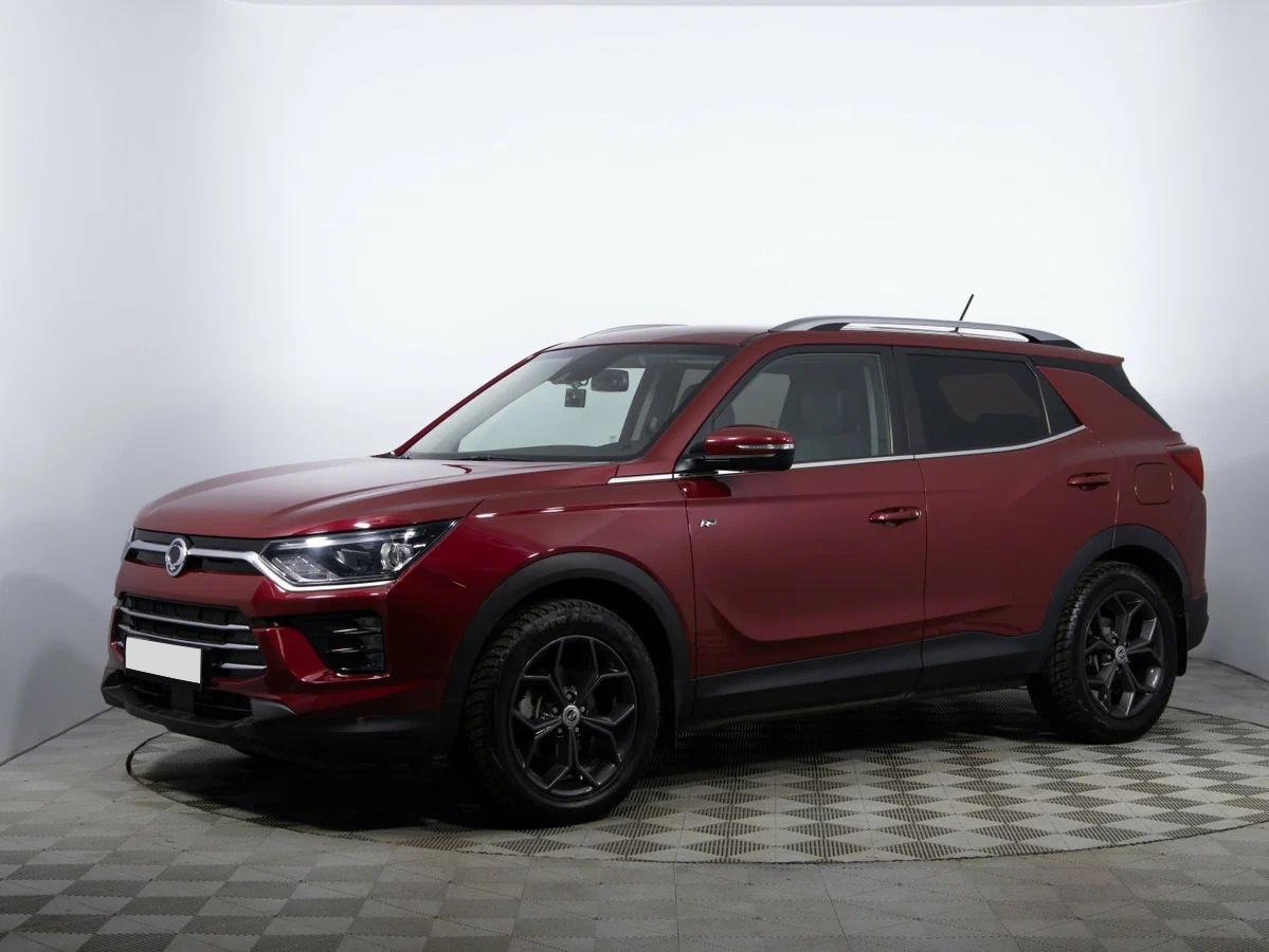 SsangYong Korando 2022, красный