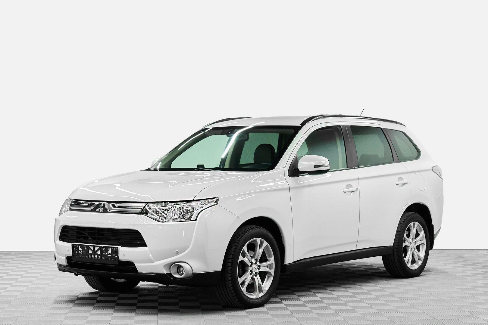 Mitsubishi Outlander 2013, белый