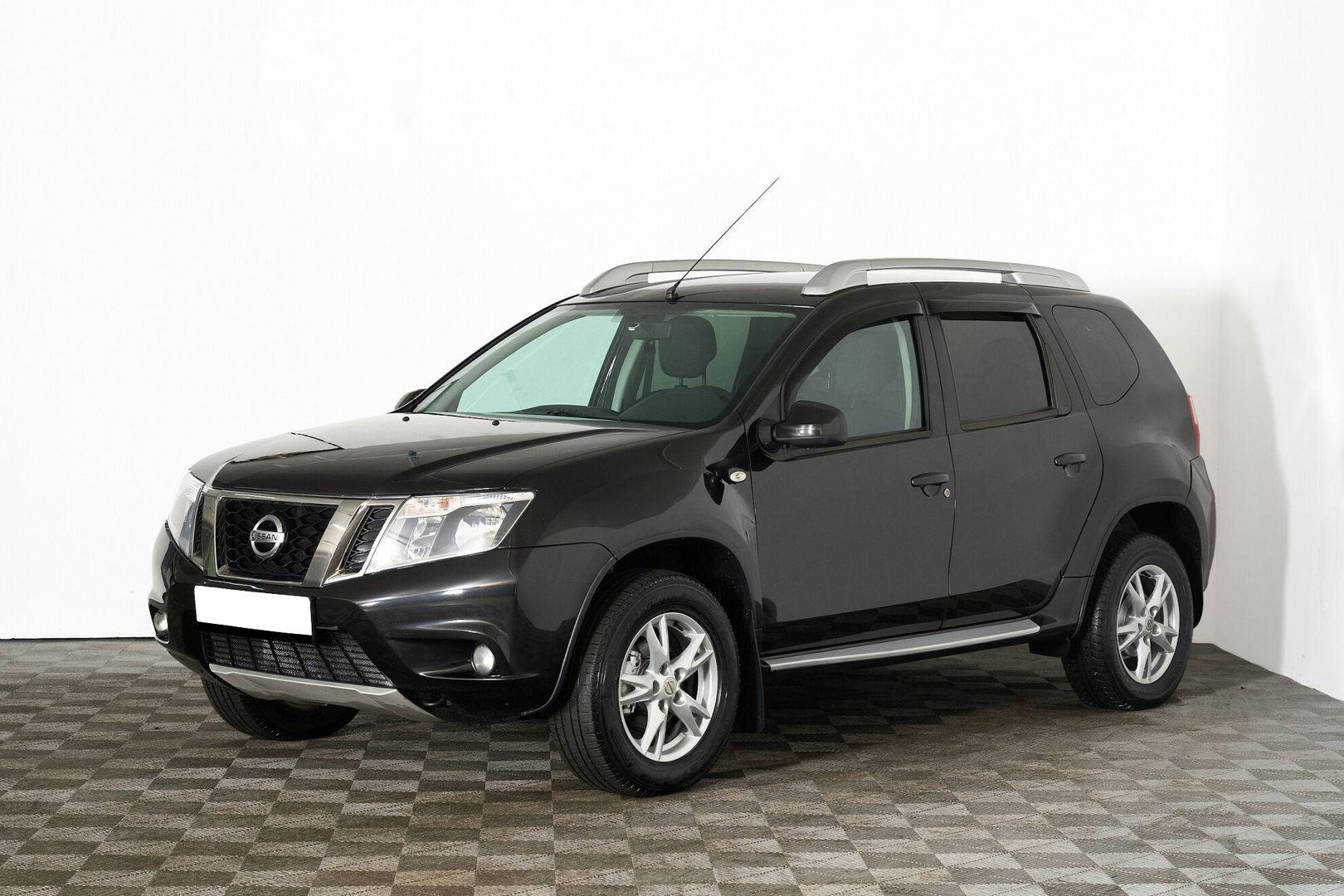 Nissan Terrano 2015, черный