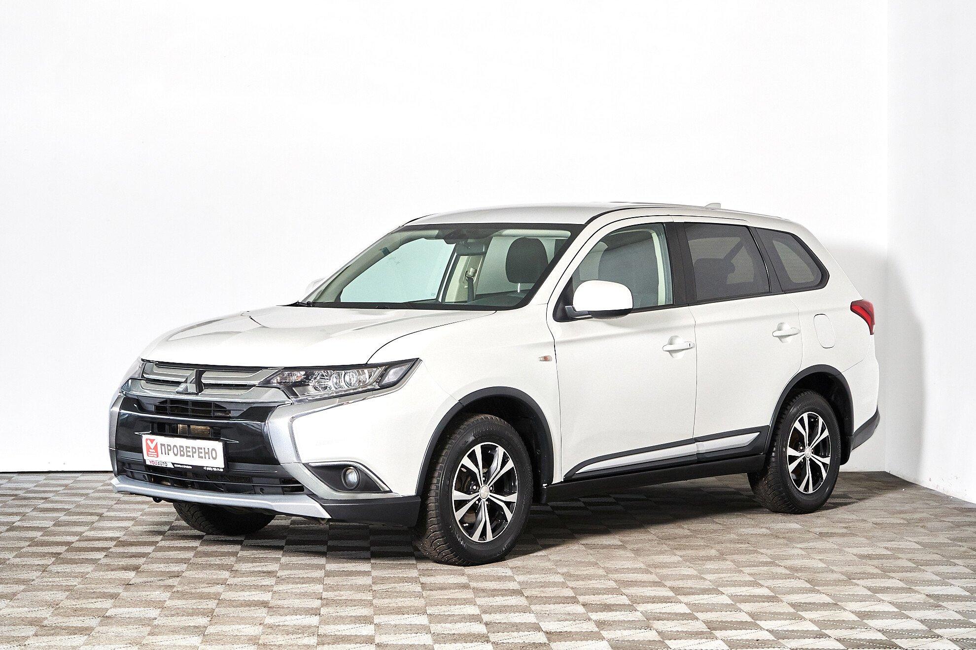 Mitsubishi Outlander 2017, белый
